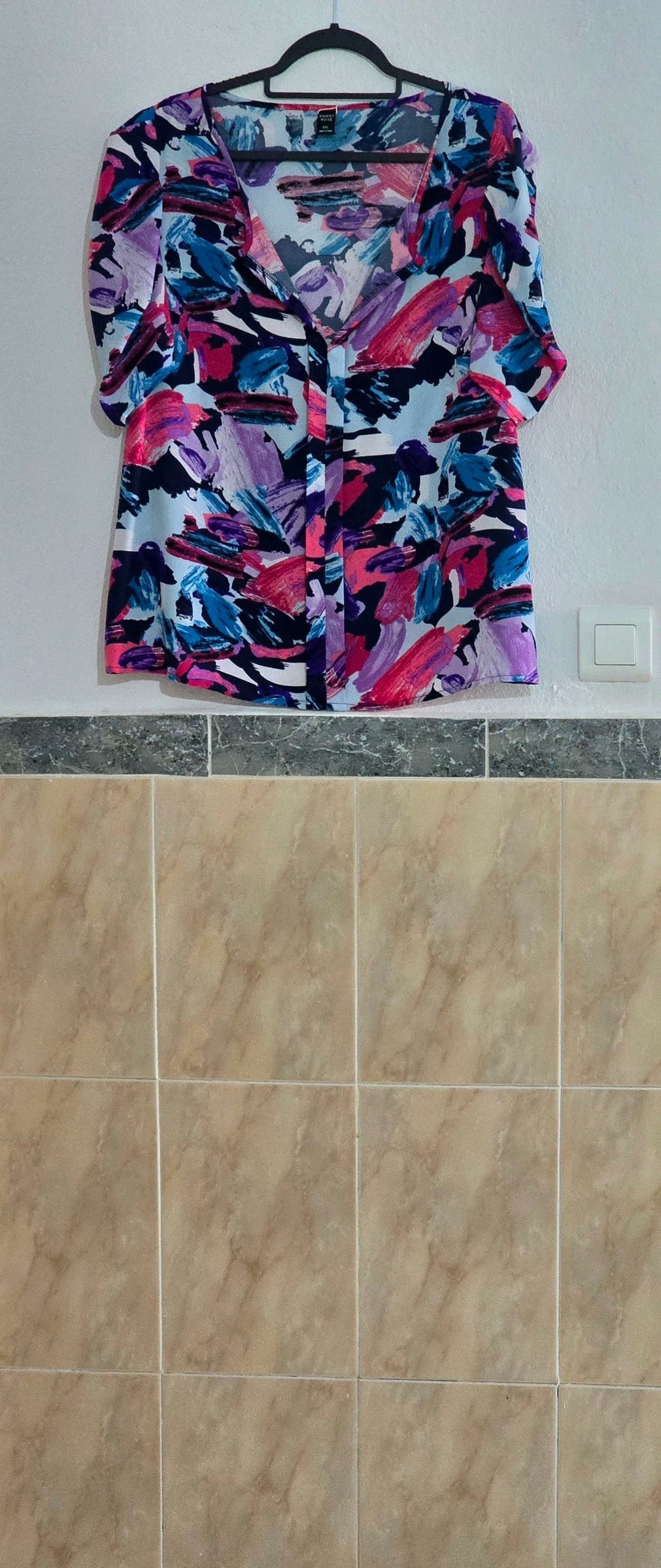 Blusa multicolor de manga corta abombada – photo 5